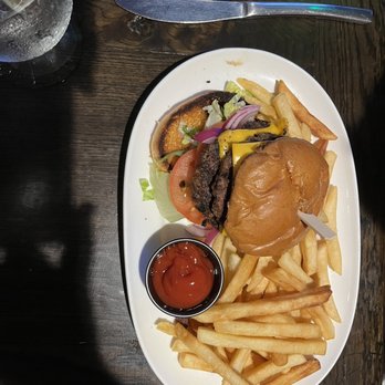 Old Tom’s Pub - Burger - Salad Near Me - Sylacauga, Alabama