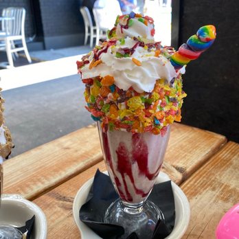 Mom's Kitchen & Bar - Bars Near Me - Astoria, New York Mom's Kitchen & Bar - Bars Near Me - Astoria, New York