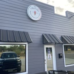 the outside of a restaurant