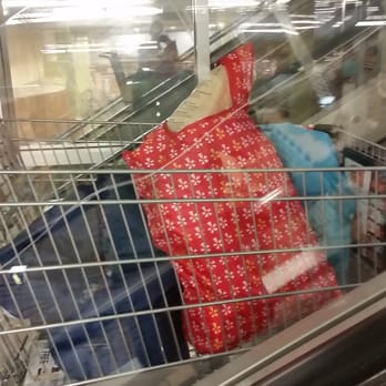 Publix - The shopping carts have their own escalator. Deluxe. - Grocery Near Me - Tampa, Florida Publix - The shopping carts have their own escalator. Deluxe. - Grocery Near Me - Tampa, Florida