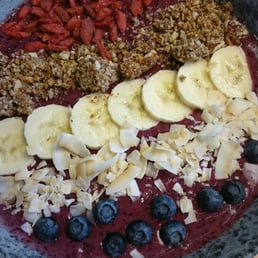Açaí bowl it is very good, but not açaí taste at all! They should call strawberry smoothie bowl!!