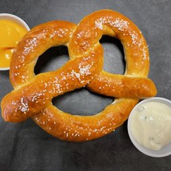Fresh Abilities - Soft pretzel with cheese dip