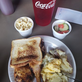 Leo's Barbeque - weekday special - chicken and beef with cake (about $9 bucks) - American Near Me - Oklahoma City, Oklahoma