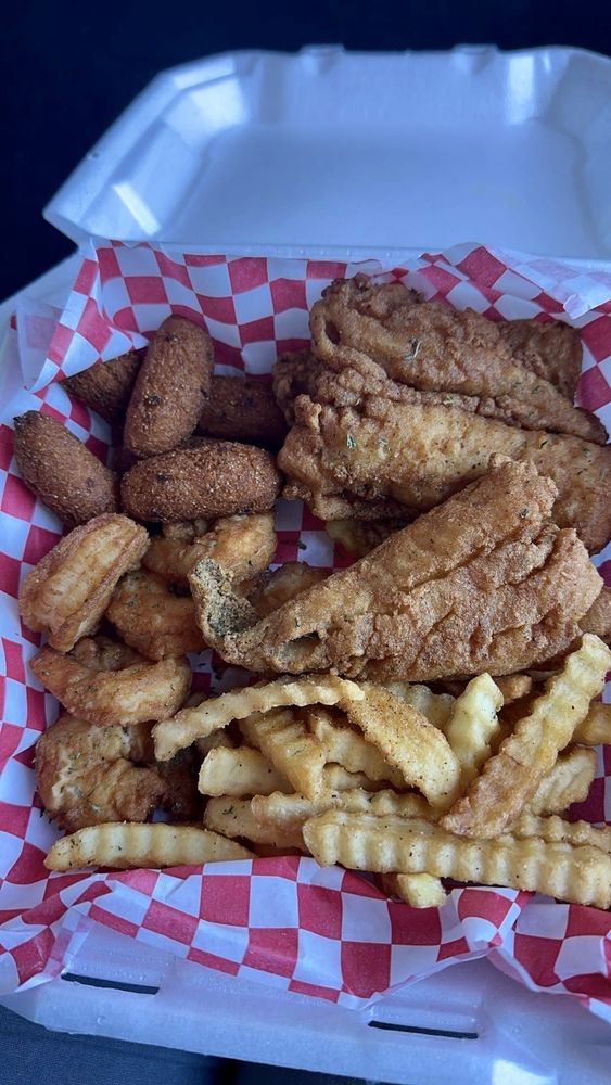 B-Doe's Seafood & Mo' Logo