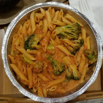 Randazzo's Pizzeria - Penne ala vodka with broccoli. Needed more vodka sauce, a little too tomato-ee tasting as compared to the regular penne ala vodka. - Pizza Near Me - Brooklyn, New York