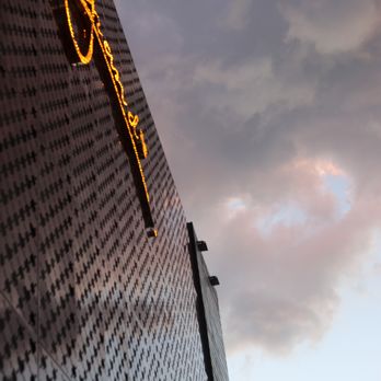 Screenshot des Leon Casino Interfaces, zeigt Spiele und Navigation