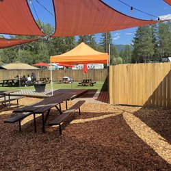 Stonefly Lounge - Backyard