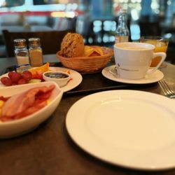 Wanner‘s Vis-à-Vis - Das "Sunshine Frühstück", zusätzlich frisches Rührei mit Speck.