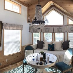 Serenity Farmhouse Inn - A view of the living room in the Merci Mimi bungalow, very spacious.