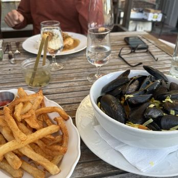 Saint George Bistro - Mussels - French Near Me - Hastings on Hudson, New York
