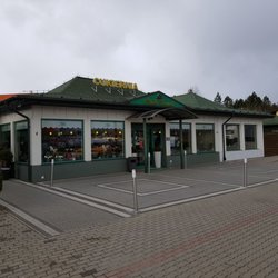 Słodki Domek - Słodki Domek i część parkingu.