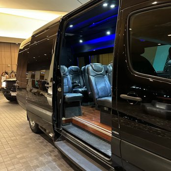 Luxury VIP Transportation - Limos Near Me - Honolulu, Hawaii Luxury VIP Transportation - Limos Near Me - Honolulu, Hawaii
