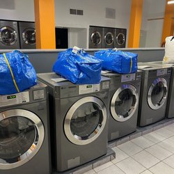 WASHIT Laundromat - Interior new washer. Medium and large size.
