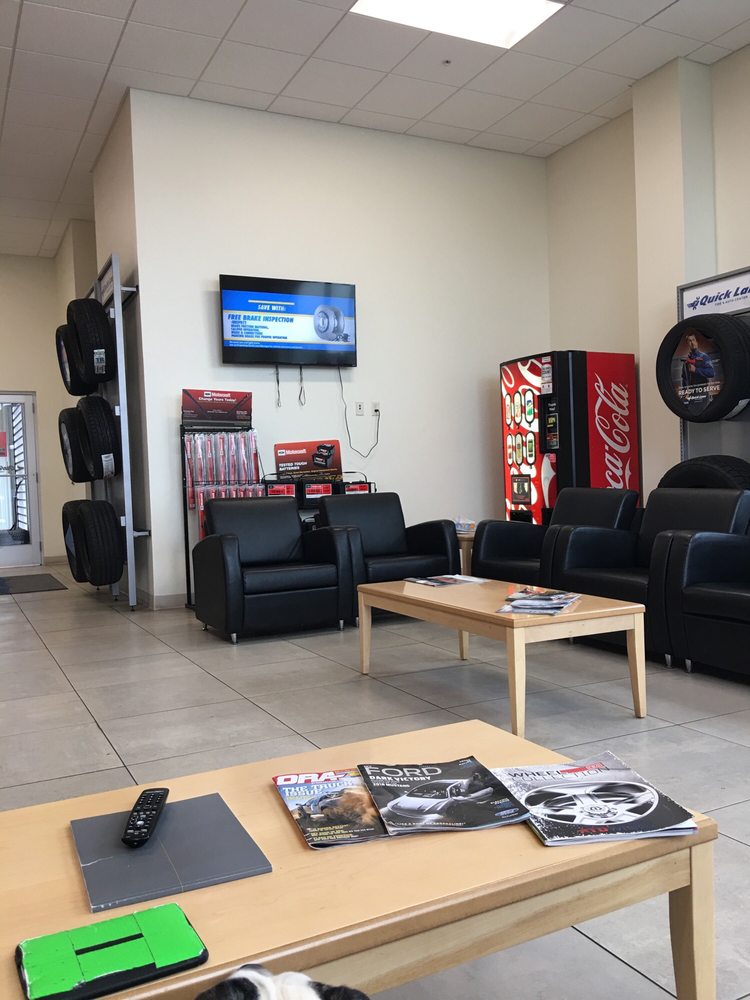 QUICK LANE TIRE AND AUTO CENTER 【980 W Broadway St, Idaho Falls, Idaho