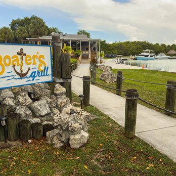 Boater's Grill - Restaurant's sign along the walkway entrance - Seafood Near Me - Key Biscayne, Florida