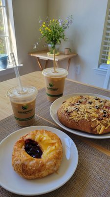 Guglhupf Bake Shop by null