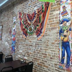 Mi Rancho Mexican Grill And Pizzeria - Dining room accoutrements