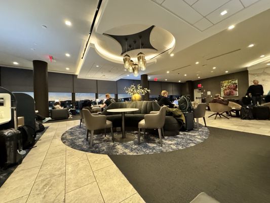 United Polaris Lounge by null