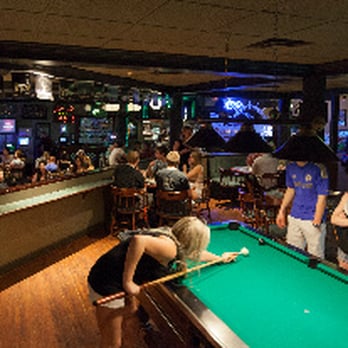 O'Flannigan's Pub - people playing pool - Pubs Near Me - Kelowna, British Columbia