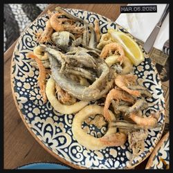 El Ladrillo II - 1/2 BARCO DE PESCADO (11.50 Euros, half mixed fried seafood)