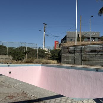 El Trovatore Motel - We were looking forward to hopping in the swimming pool during the hot temperatures, but the pool is empty. - Hotels Near Me - Kingman, Arizona El Trovatore Motel - We were looking forward to hopping in the swimming pool during the hot temperatures, but the pool is empty. - Hotels Near Me - Kingman, Arizona