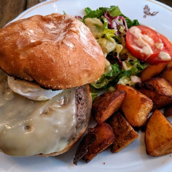 SoleLuna Restaurant - Hangover Burger - Cafes Near Me - Sunnyside, New York