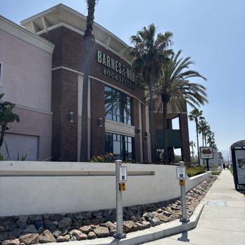 Barnes & Noble - Bookstores Near Me - Torrance, California
