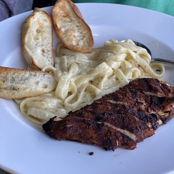 Pump House Grille - Fettuccine Alfredo and blackened chicken - American Near Me - Mississauga, Ontario