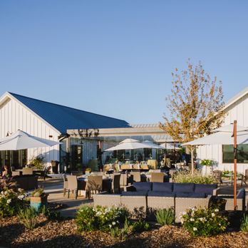 Anaba Wines - Lounge seated and plenty of space to relax and enjoy your outdoor wine tasting! - Wine Tasting Room Near Me - Sonoma, California