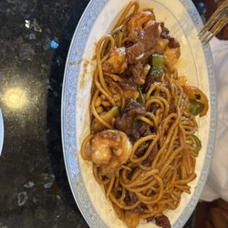 Chopstix Asian Bistro - Combo lo mein