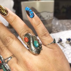 Estate Jewelry & Loan - Another lovely ring that matches my other one, 25.00 bucks!