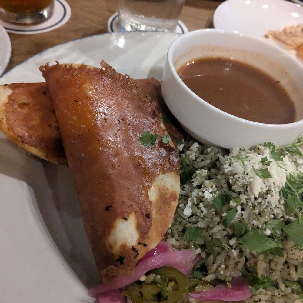 Salt Traders Zilker - Fish tacos - Seafood Near Me - Austin, Texas