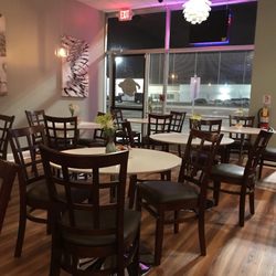 Tracy's - Pretty dining room.