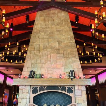 Great Wolf Lodge - Fireplace in front lobby - Water Parks Near Me - Perryville, Maryland Great Wolf Lodge - Fireplace in front lobby - Water Parks Near Me - Perryville, Maryland