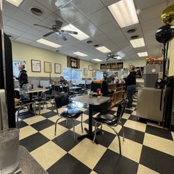 Kelly O's Diner - The inside..!!
