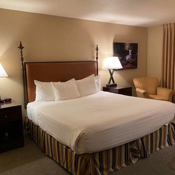 Riverside Inn - First Night: nice, clean, and spacious room - Hotels Near Me - Grants Pass, Oregon Riverside Inn - First Night: nice, clean, and spacious room - Hotels Near Me - Grants Pass, Oregon