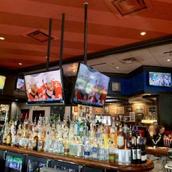 TGI Fridays Everett - Bar area