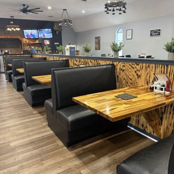 Uncle B's Grill - Booths - Chicken Wings Near Me - Pottsboro, Texas