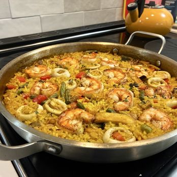 Paella & Beyond - Seafood Paella - Personal Chefs Near Me - Louisville, Kentucky Paella & Beyond - Seafood Paella - Personal Chefs Near Me - Louisville, Kentucky