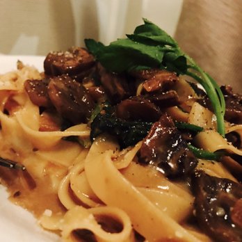 daMaurizio Dining Room - Fettuccine al funghi mmm - Italian Near Me - Halifax, Nova Scotia