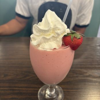 Broken Yolk Cafe - Strawberry Banana Smoothie - Breakfast & Brunch Near Me - Fullerton, California