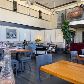 Broadway Grill - Dining room - American Near Me - Burlingame, California Broadway Grill - Dining room - American Near Me - Burlingame, California