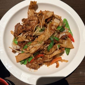 Pl8 - *Wide Rice Noodles with Beef - Asian Fusion Near Me - Barrington, Illinois Pl8 - *Wide Rice Noodles with Beef - Asian Fusion Near Me - Barrington, Illinois