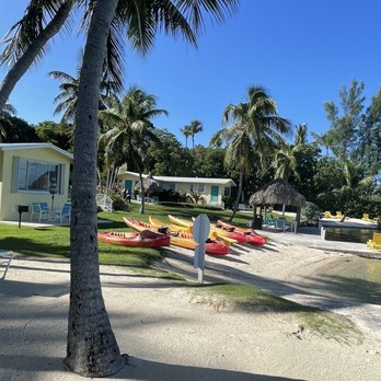 Bay Harbor Lodge - Kayaks and Paddleboard beach area - Hotels Near Me - Key Largo, Florida Bay Harbor Lodge - Kayaks and Paddleboard beach area - Hotels Near Me - Key Largo, Florida