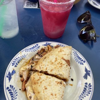 La Gloria - Gringa Flour Quesadillas - Mexican Near Me - San Antonio, Texas