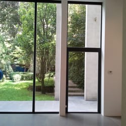 Xavier Hufkens - à l'intérieur, vue sur le jardin (pas de photo des œuvres, bien sûr)