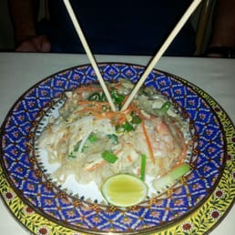 Pad thai with chicken and shrimp Pad thai with chicken and shrimp
