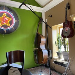 North Star Lounge - Waiting for the band on Sunday