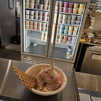 Jeni's Splendid Ice Creams - White Chocolate Peppermint Pint - Ice Cream & Frozen Yogurt Near Me - Alpharetta, Georgia