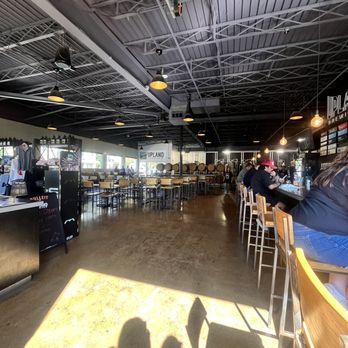 Upland FSQ Brewery - Brewpubs Near Me - Indianapolis, Indiana Upland FSQ Brewery - Brewpubs Near Me - Indianapolis, Indiana